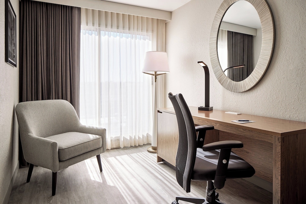 Sheraton Richmond Airport Hotel - photo 12