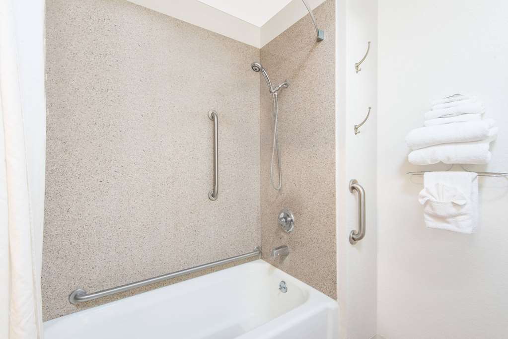 Super 8 by Wyndham Santa Rosa - photo 4