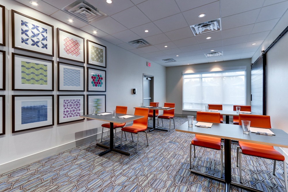 Holiday Inn Express & Suites Middletown Goshen by IHG - photo 67