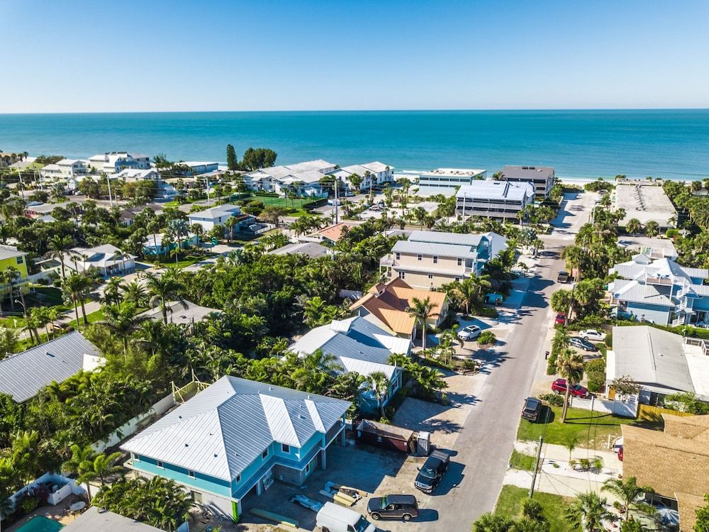 Mermaids Watch — 4-Star Luxury Hotel in Holmes Beach, United States
