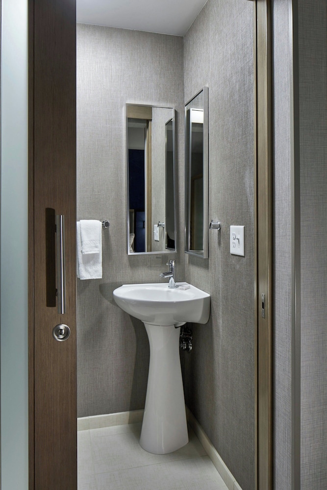 SpringHill Suites by Marriott Charlotte at Carowinds - photo 17
