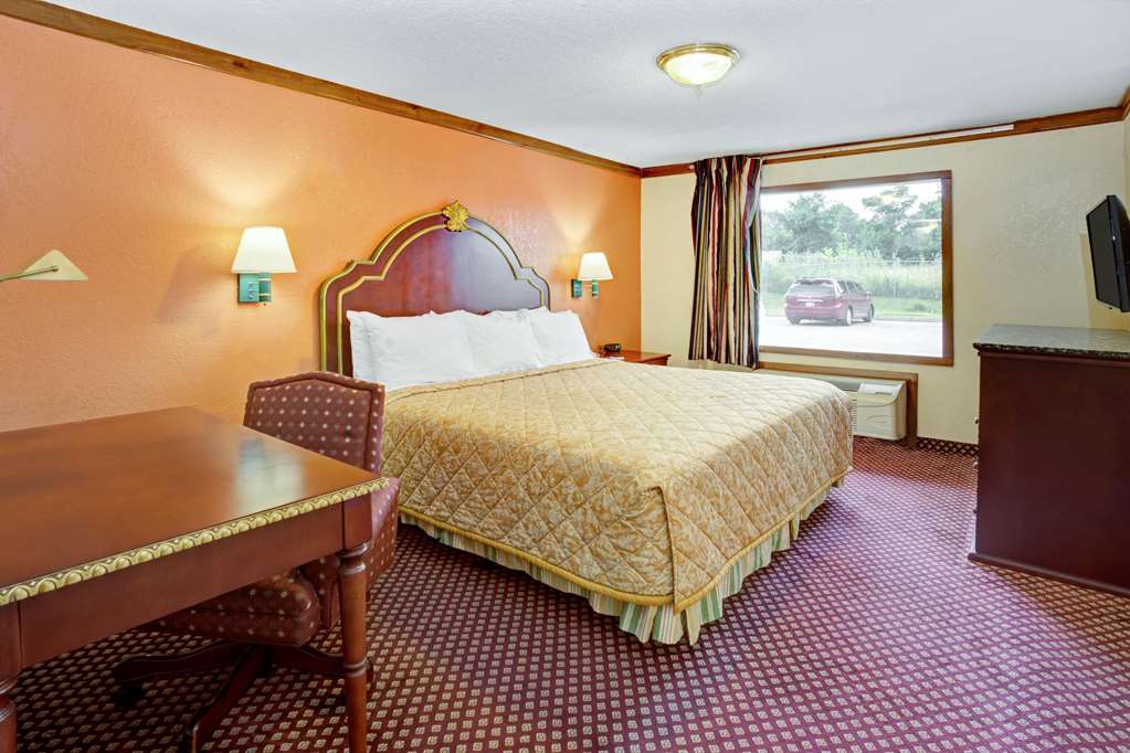 Travelodge by Wyndham Sellersburg Louisville North - photo 9