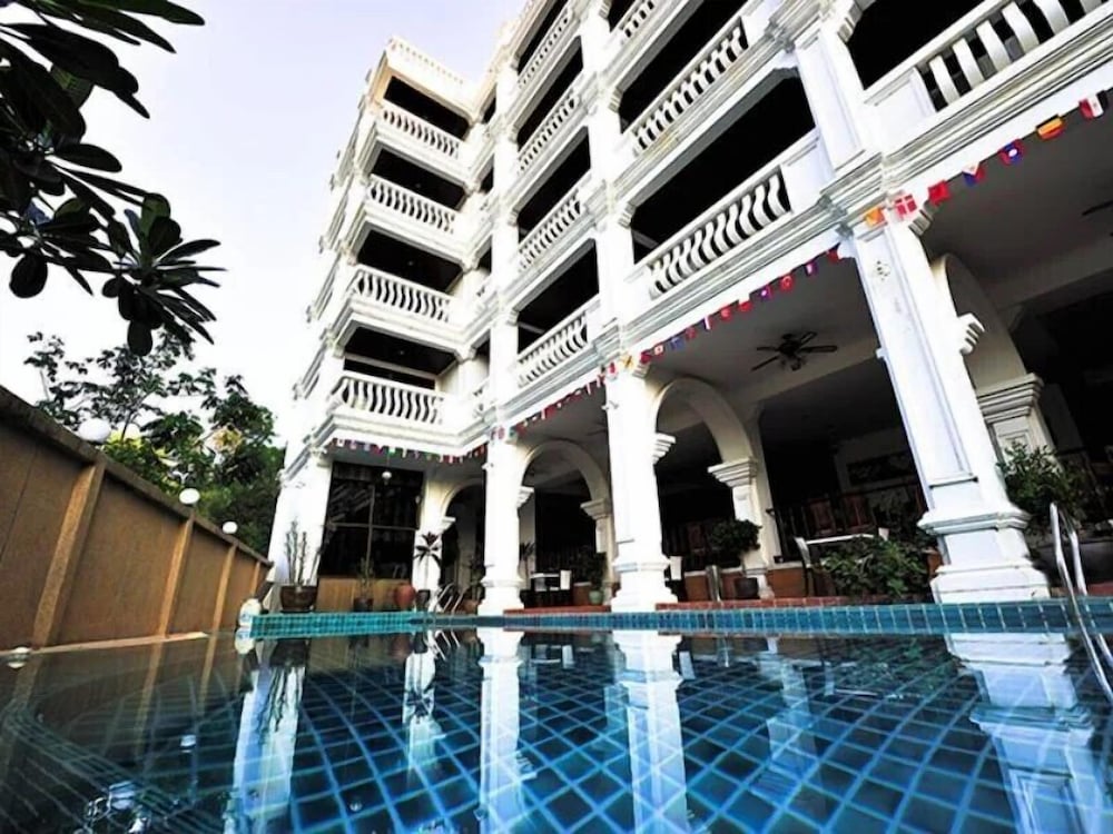 Hrk Resort - carbon neutral hotel in Patong