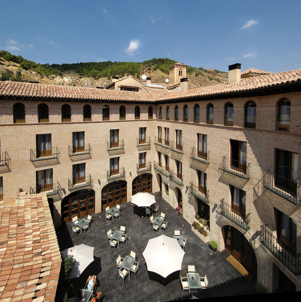 Hotel Cienbalcones in Daroca, Spain