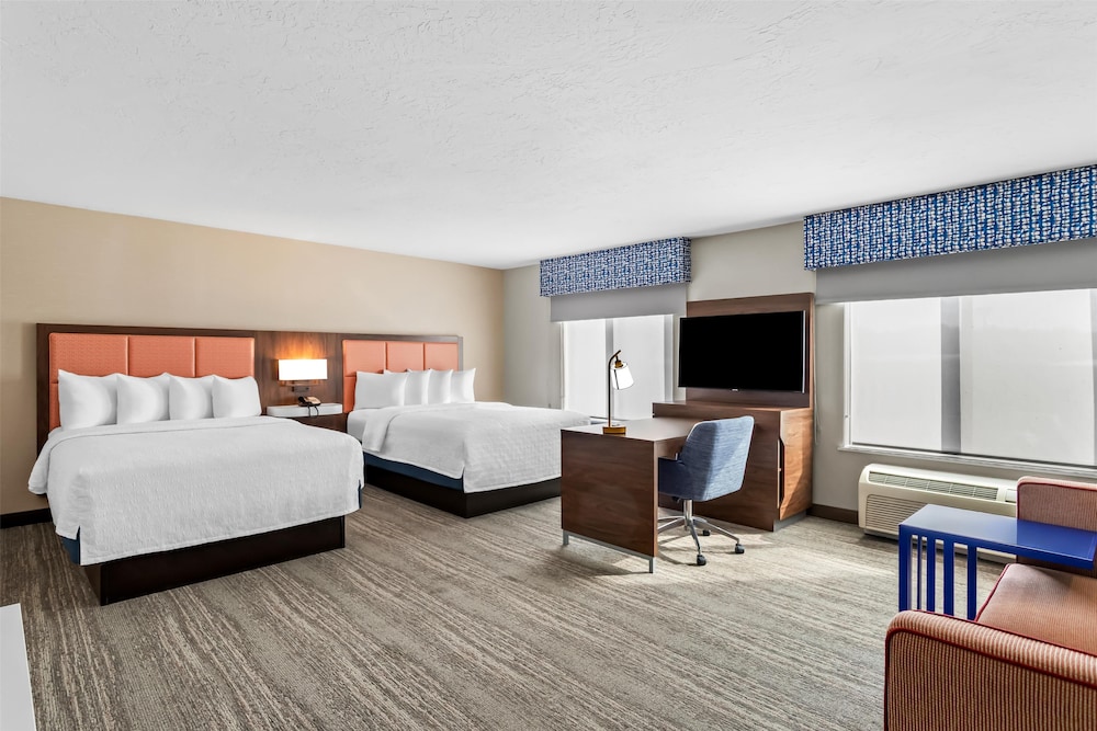 Hampton Inn & Suites Farmington - photo 12