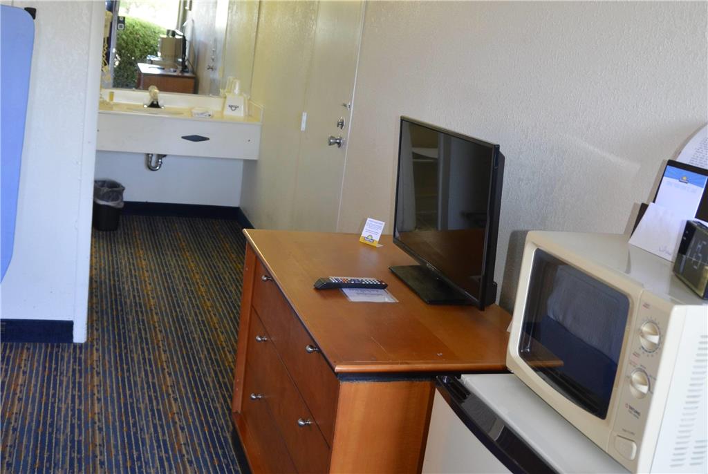 Days Inn by Wyndham Luray Shenandoah - photo 39