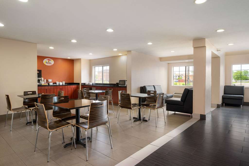 Super 8 by Wyndham Columbus West - photo 3