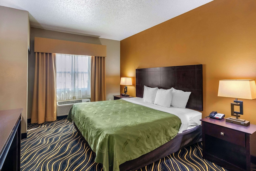Quality Suites Addison Dallas - photo 8