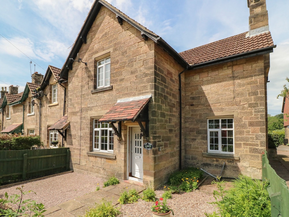 Lees Moor Cottage — 4-Star Luxury Hotel in Matlock, United Kingdom