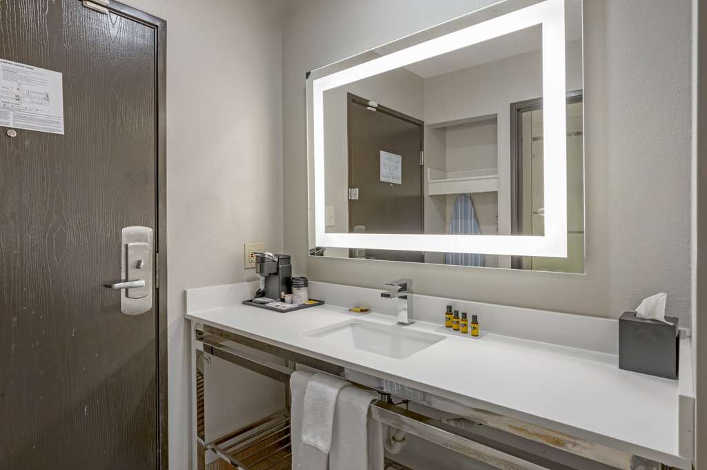 Best Western Plus Lafayette Hotel University Area - photo 26