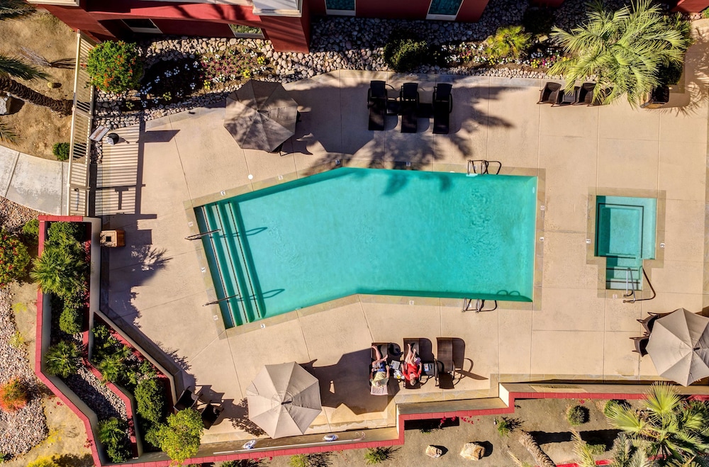 Hampton Inn & Suites Palm Desert - photo 40
