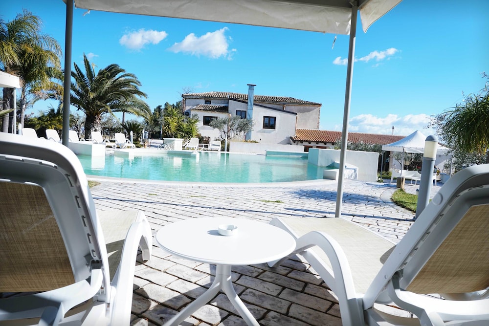 Agriturismo Baglio San Nicola — 4-Star Luxury Hotel in Naro, Italy