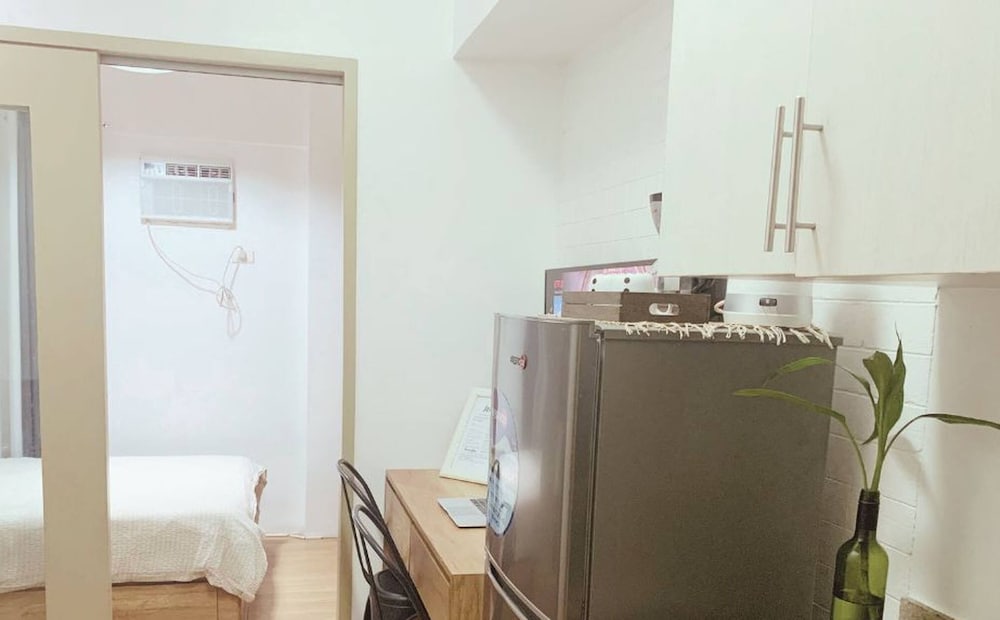 Modern Zen 1 bedroom with balcony — 4-Star Luxury Hotel in Manila, Philippines