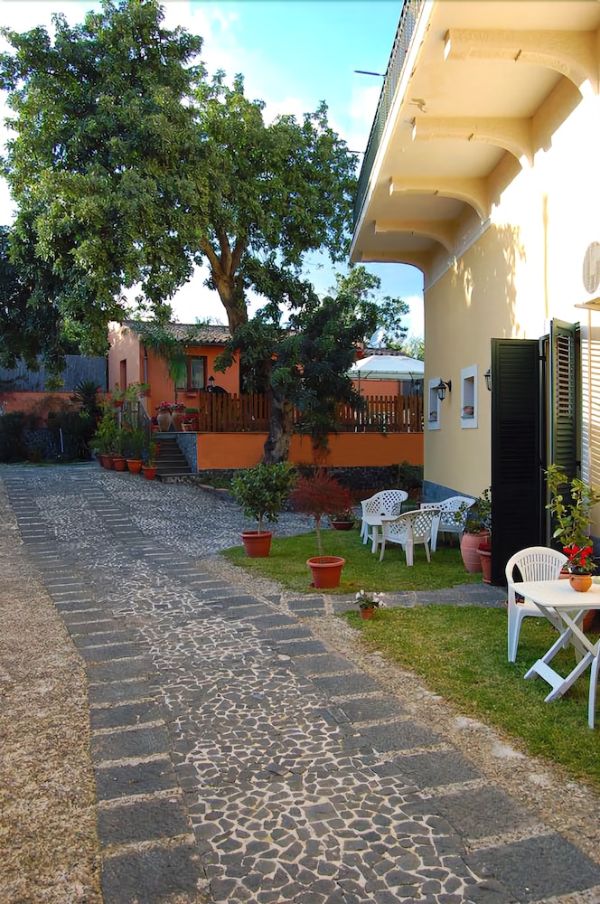 Villa Carati — 4-Star Luxury Hotel in Acireale, Italy