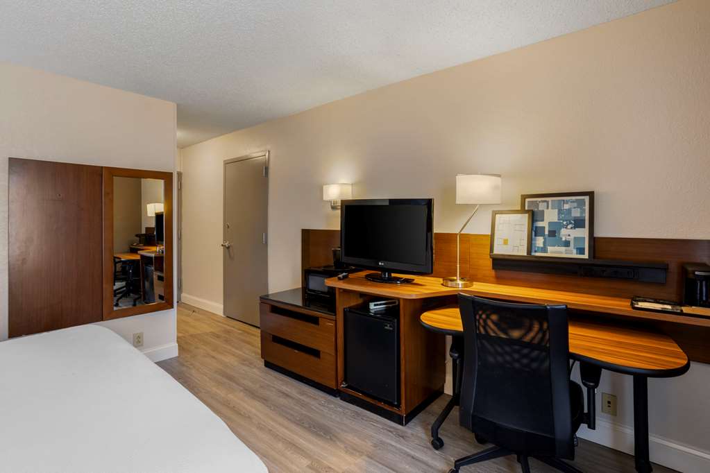 Comfort Inn & Suites Mt. Laurel Philadelphia - photo 24