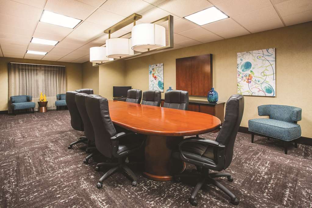 La Quinta Inn & Suites by Wyndham Ely - photo 27