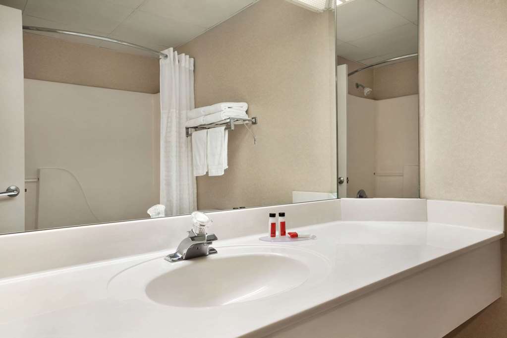 Super 8 by Wyndham Cherokee - photo 17