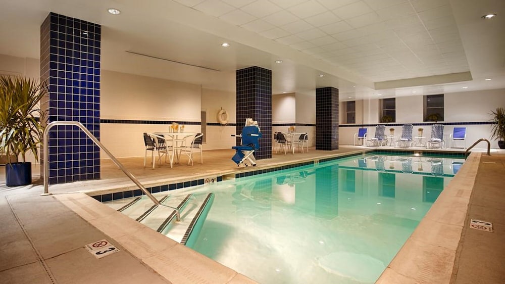 Hampton Inn & Suites Baltimore Inner Harbor - photo 30