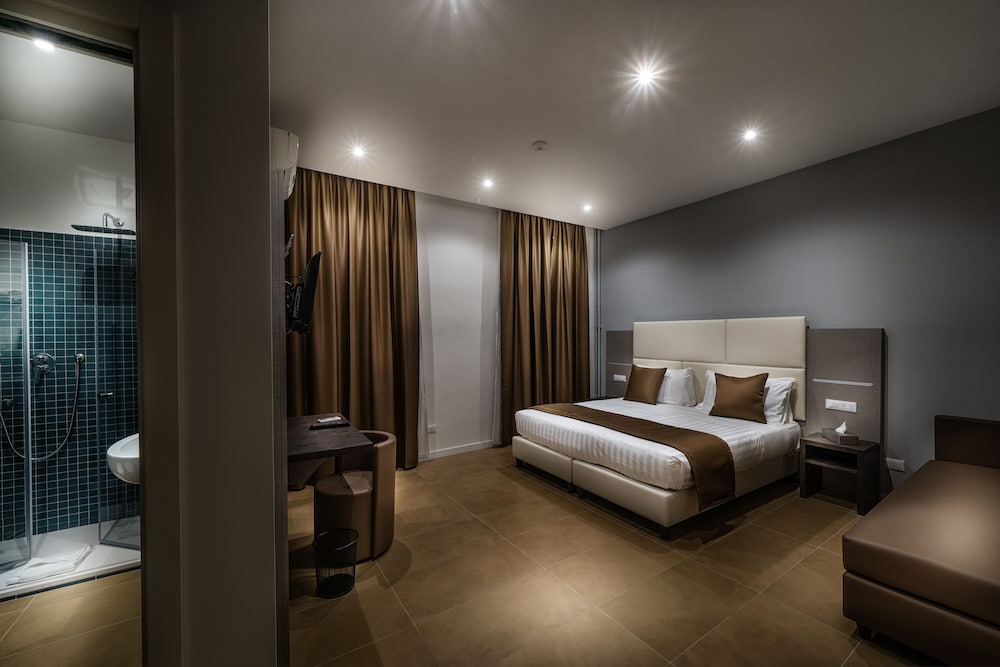 Trinità Grand Suite — 4-Star Luxury Hotel in Rome, Italy