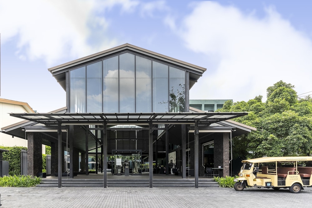 Theatre Residence — 4-Star Luxury Hotel in Bangkok, Thailand