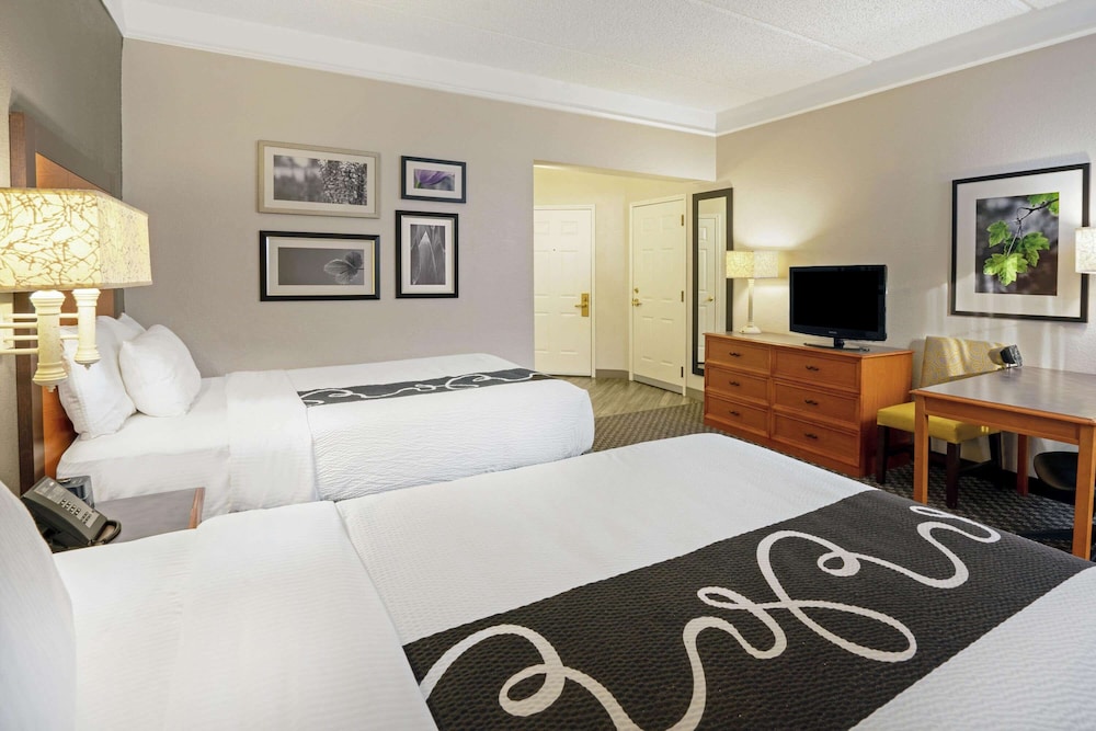 La Quinta Inn & Suites by Wyndham Houston West Park 10 - photo 6