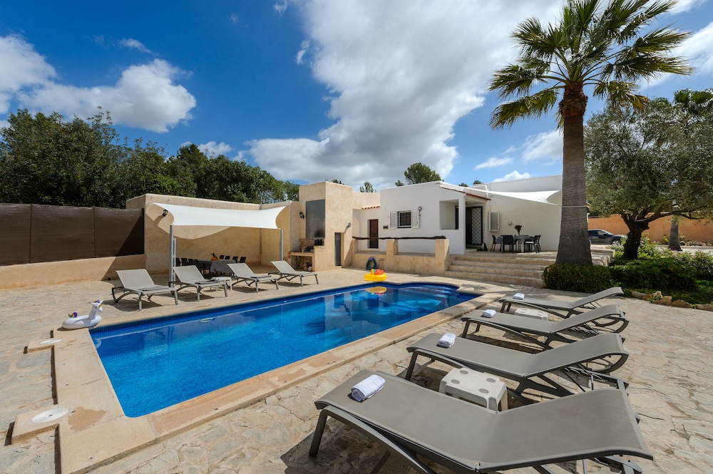 Villa Can Carreras — 4-Star Luxury Hotel in Sant Joan De Labritja, Spain