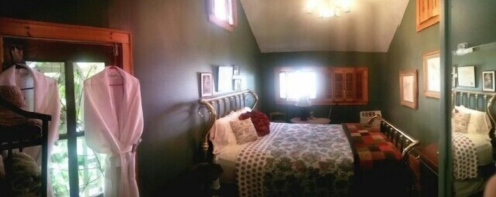 VanWinkle Inn - photo 12