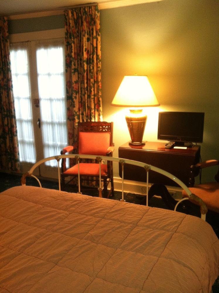 Nine O Five Royal Hotel - photo 31