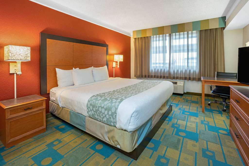 La Quinta Inn & Suites by Wyndham Seattle Sea Tac Airport - photo 24