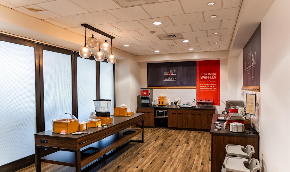 Hampton Inn Turnersville - photo 38