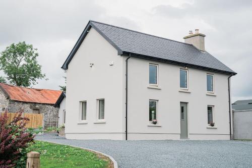Killarney Old School Road sleeps 6 in Cill Airne, Republic of Ireland
