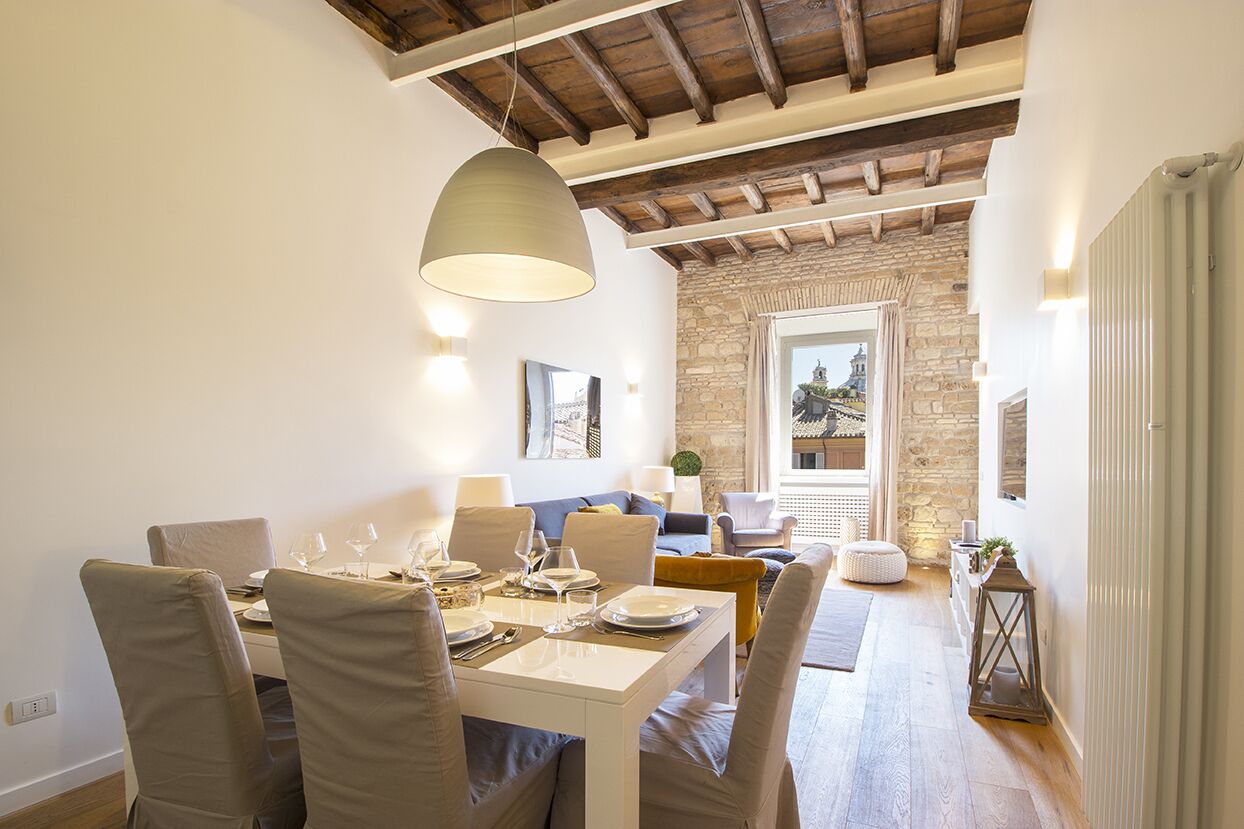 Elegant apartment with patio at Piazza Navona — 4-Star Luxury Hotel in Rome, Italy