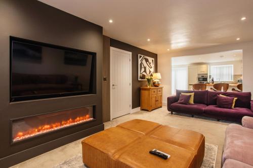 Luxe Detached 3 Bed Luxe House on Exclusive Private Estate Close To Coast Free Hot Tub Sleeps 6 Private Parking for 2 Cars — 4-Star Luxury Hotel in Penzance, United Kingdom