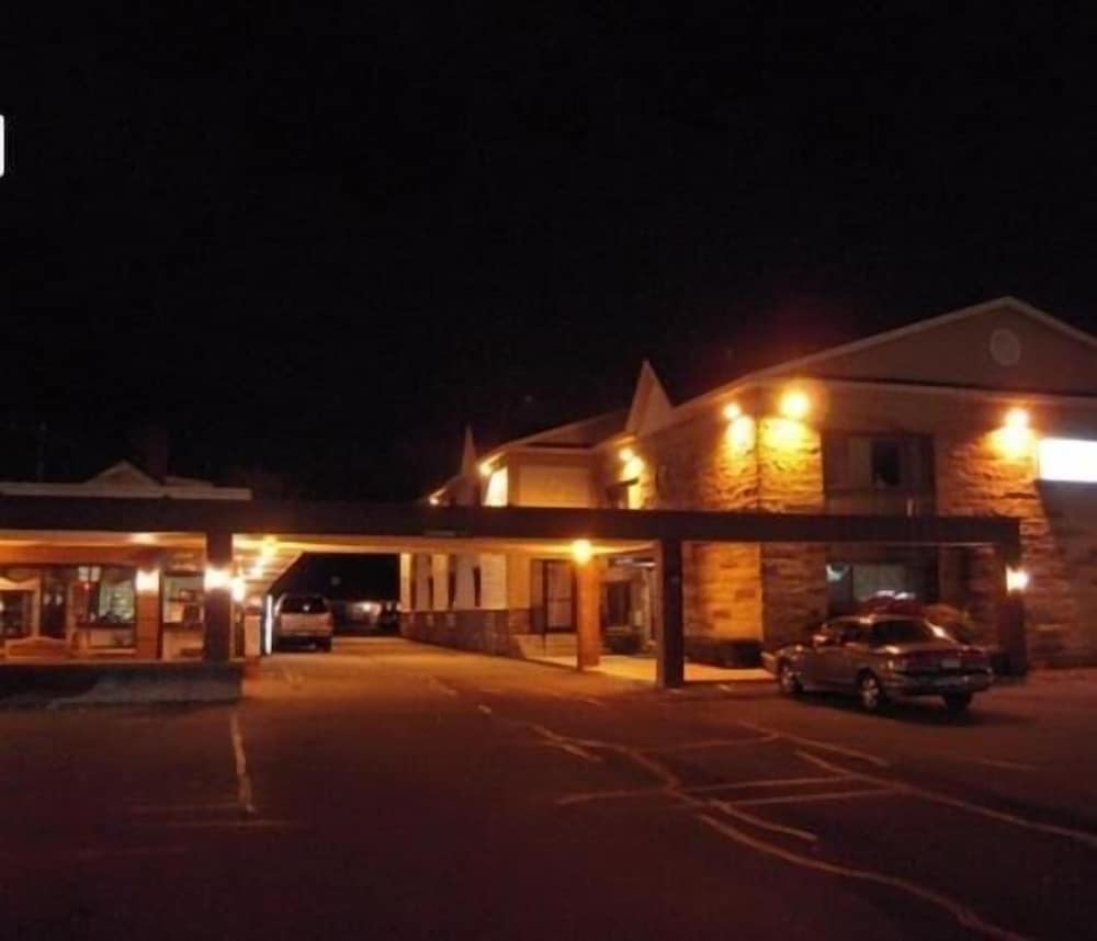Colonie inn and Suites - photo 20