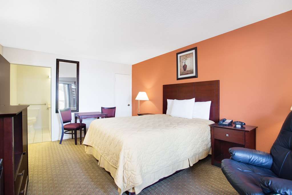 Super 8 by Wyndham Defuniak Springs - photo 9