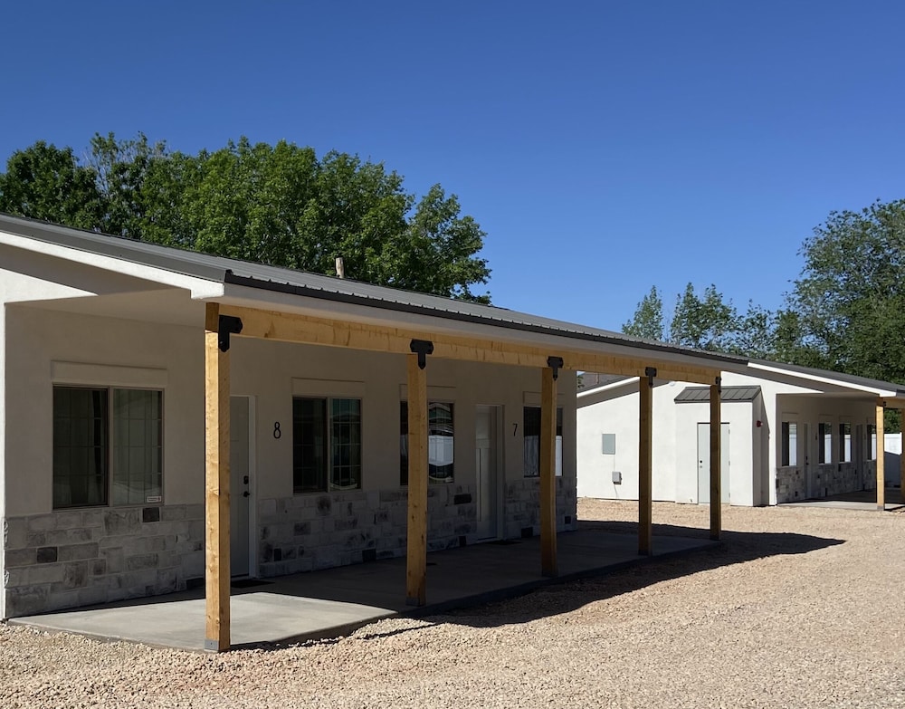 Hurricane Hideaway Lodging - photo 32
