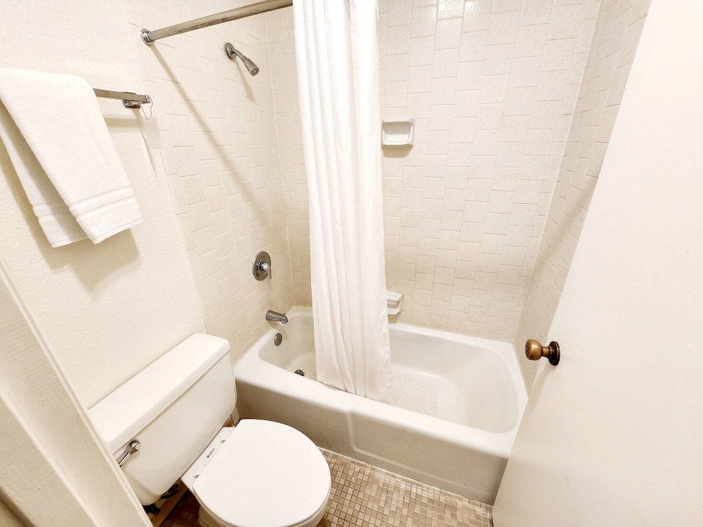 Budget Motel - photo 9