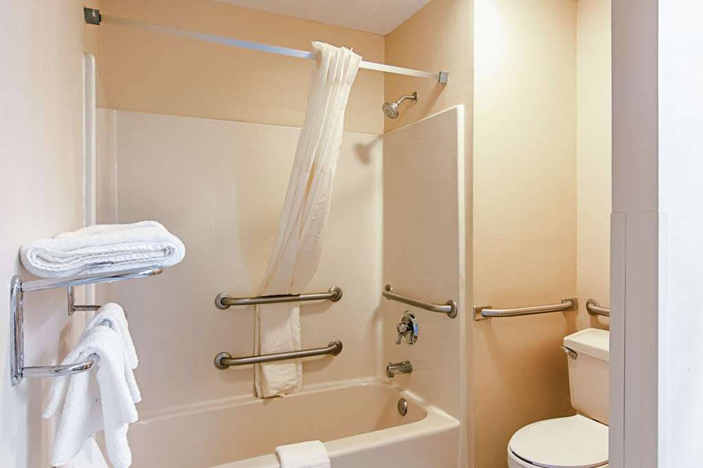 Quality Inn Thomaston - photo 19