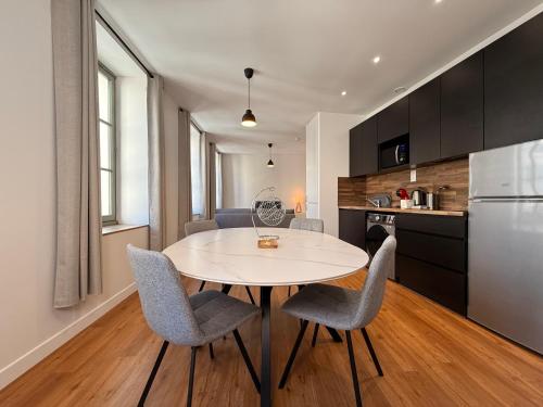 Le Moderniste Proche Des Halles Et Cathedrale in Narbonne, France