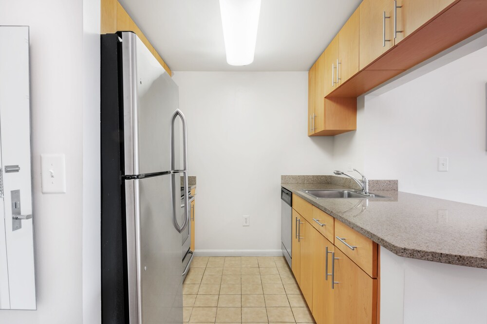 Furnished Quarters at Grove Pointe - photo 7