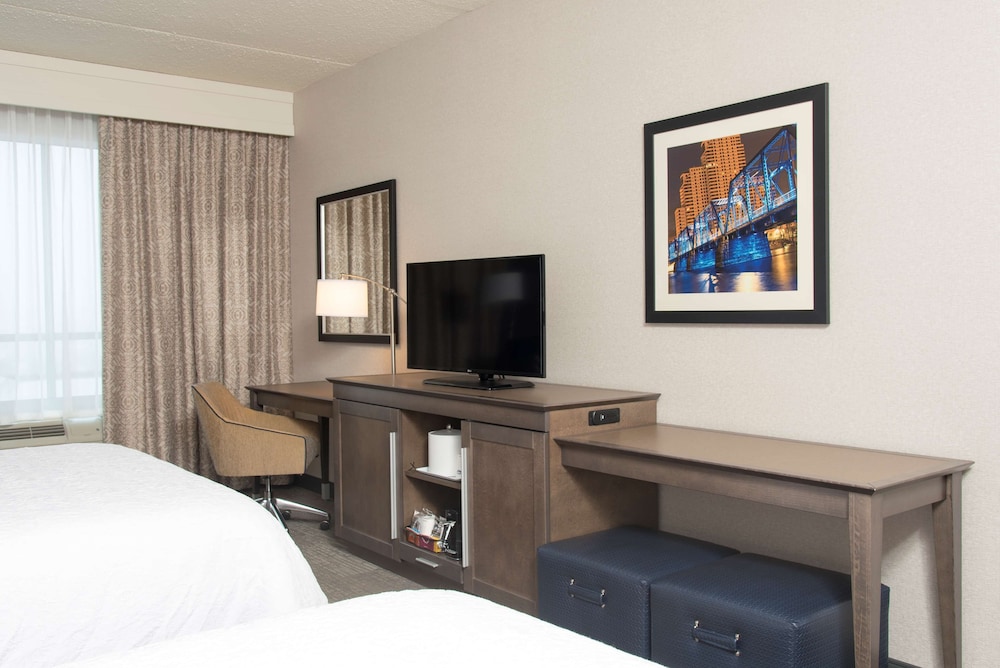 Hampton Inn & Suites Grand Rapids Downtown - photo 17