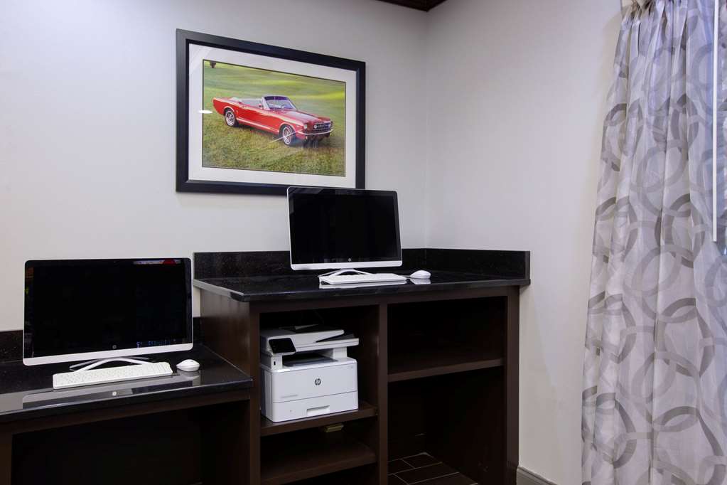 La Quinta Inn & Suites by Wyndham Tupelo - photo 35