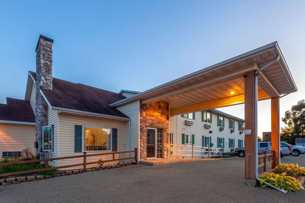 Super 8 by Wyndham Berlin WI - photo 4