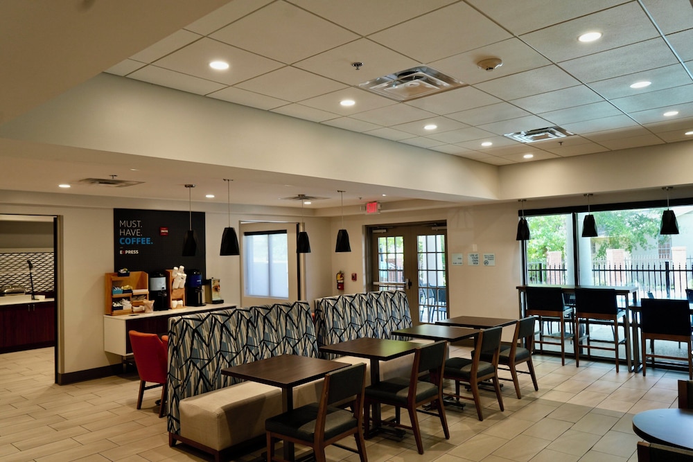 Holiday Inn Express & Suites Flowood by IHG - photo 63