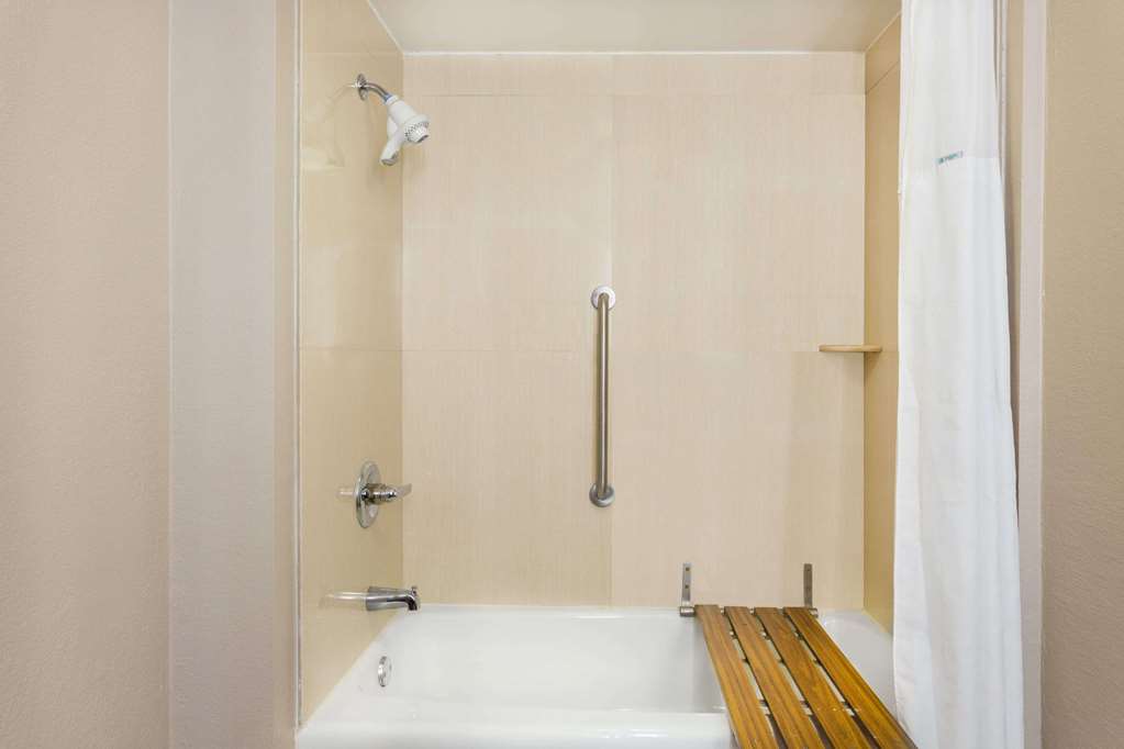 Ramada by Wyndham Tuscaloosa - photo 8