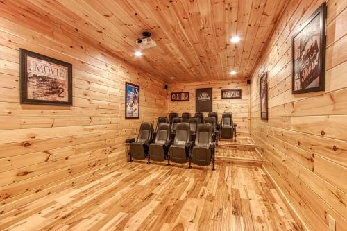 Living The Dream Mtn Views Theater Room 560 FREE tickets each paid day - photo 43