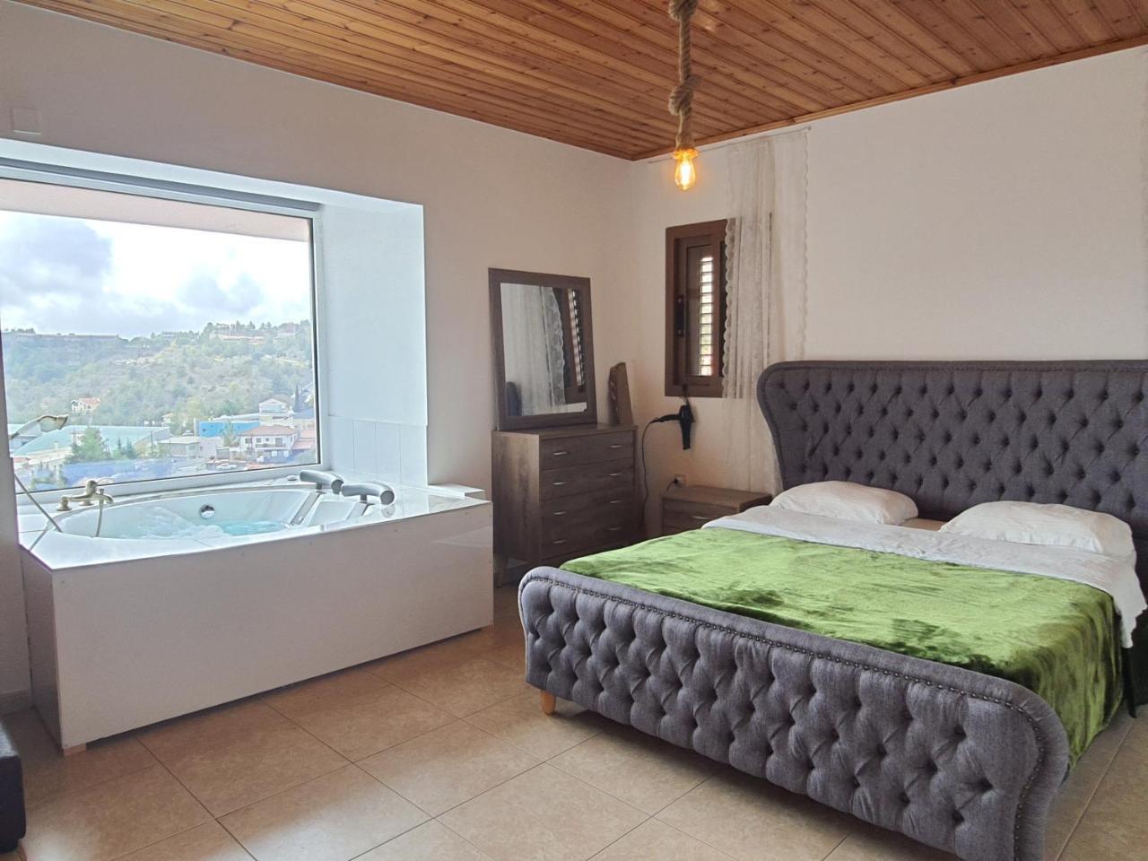 Aprosmeno Jacuzzi House 1