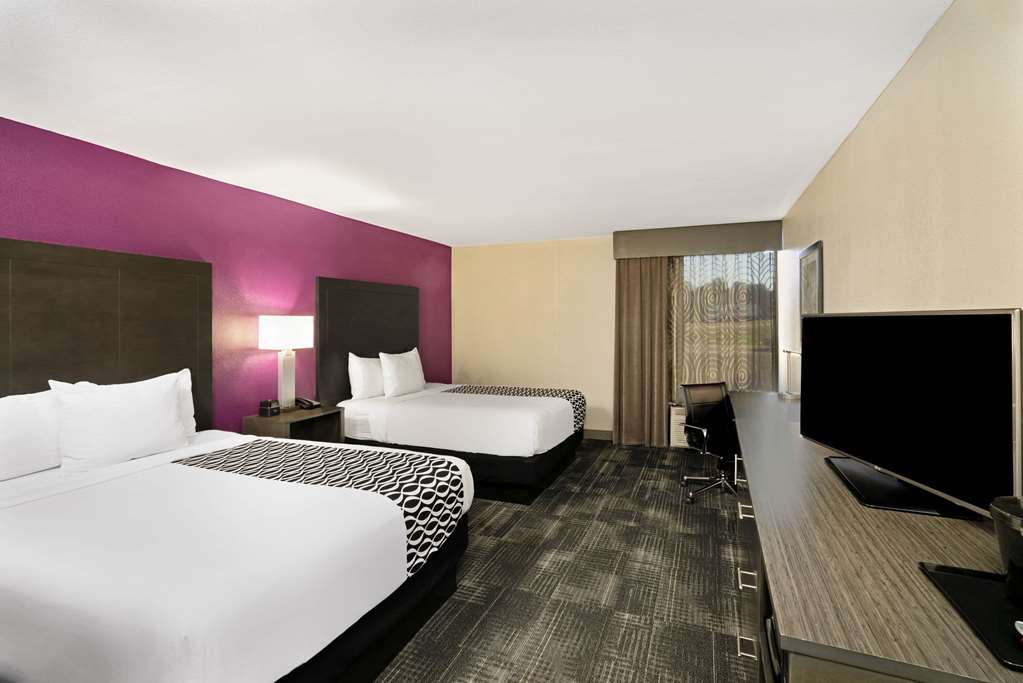 La Quinta Inn & Suites by Wyndham Columbus MS - photo 19