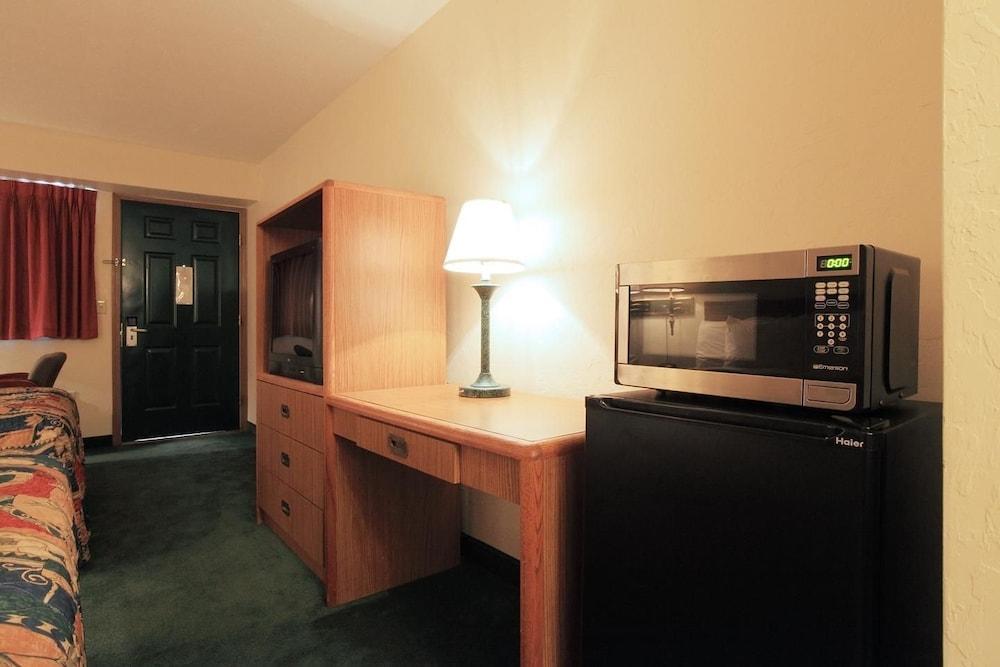 Americas Best Value Inn Hazard - photo 13