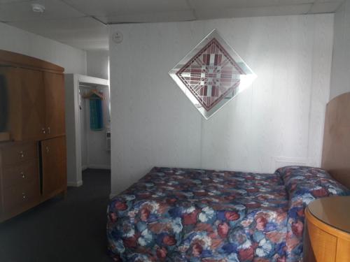 Suitcase Motel & Travel - photo 18